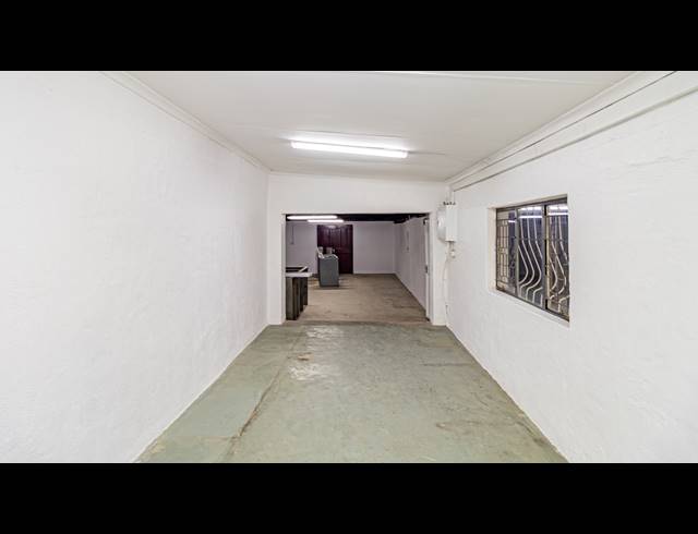 389M² OFFICE TO LET IN FERNDALE